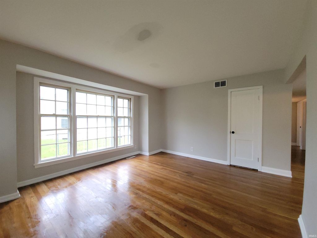 Photo of 1305 Court Street, Columbus, IN 47201 (MLS # 202615371)