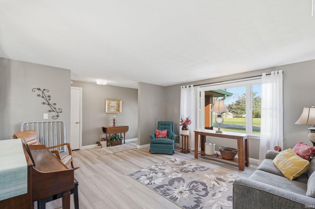 Photo of 431 S Hardacre Court, New Castle, IN 47362 (MLS # 202610616)