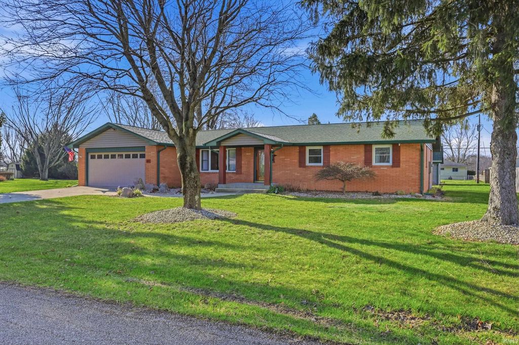 Photo of 431 S Hardacre Court, New Castle, IN 47362 (MLS # 202610616)