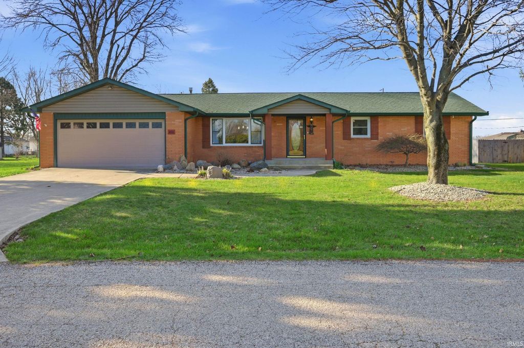 Photo of 431 S Hardacre Court, New Castle, IN 47362 (MLS # 202610616)