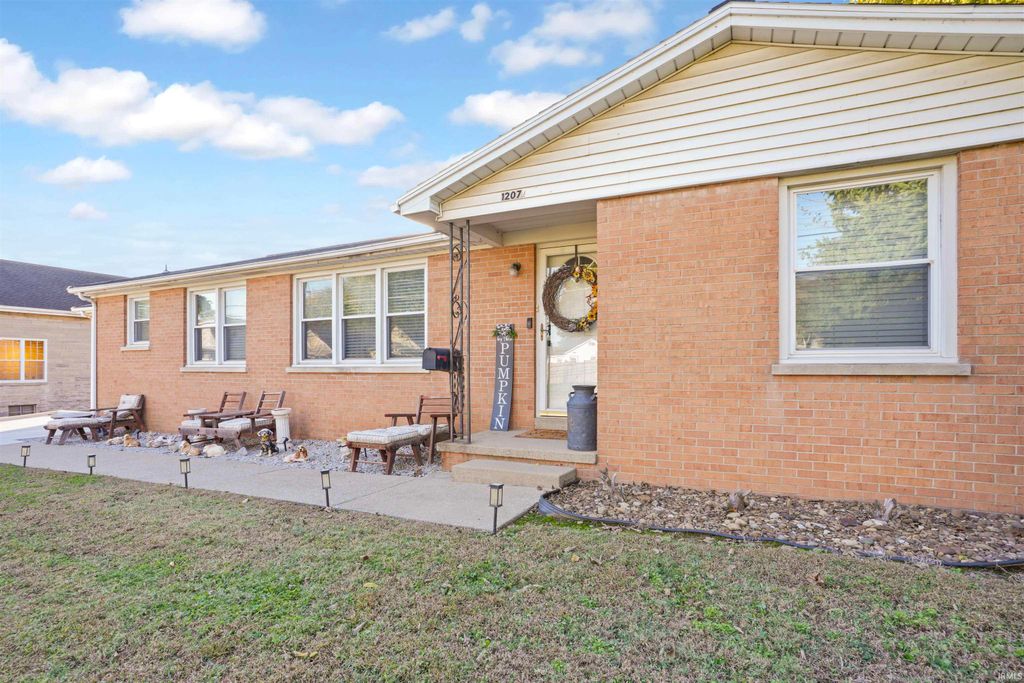 Photo of 1207 Main Street, Mount Vernon, IN 47620 (MLS # 202606729)