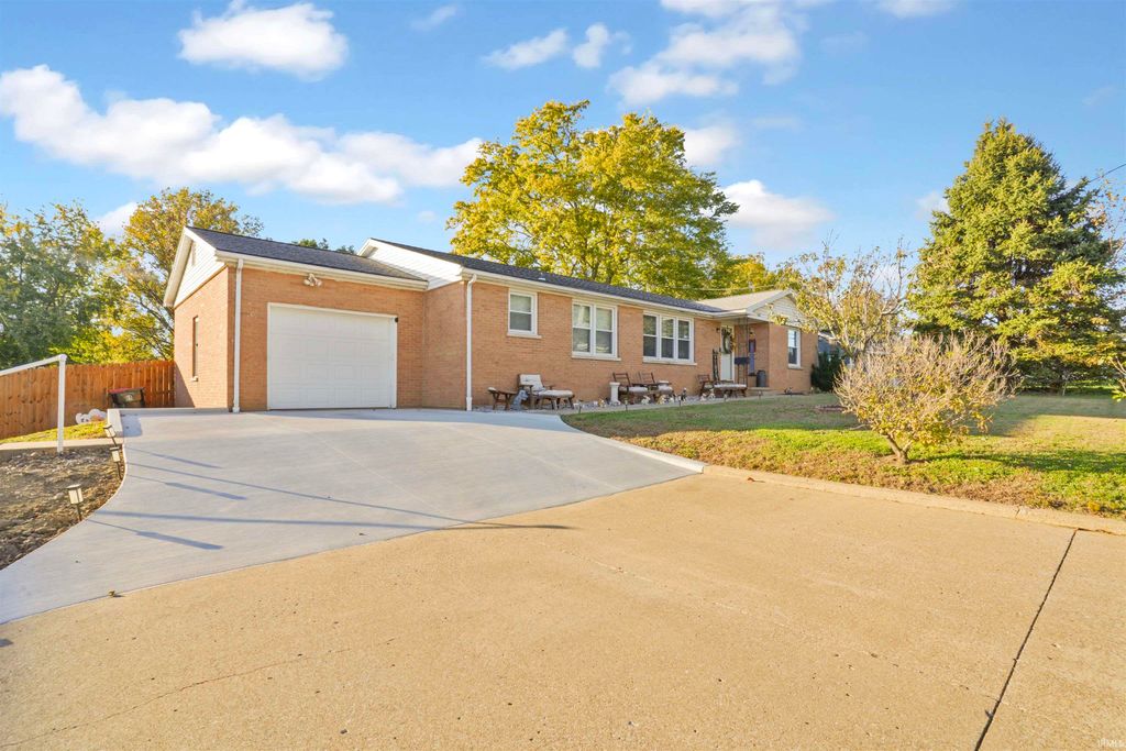 Photo of 1207 Main Street, Mount Vernon, IN 47620 (MLS # 202606729)