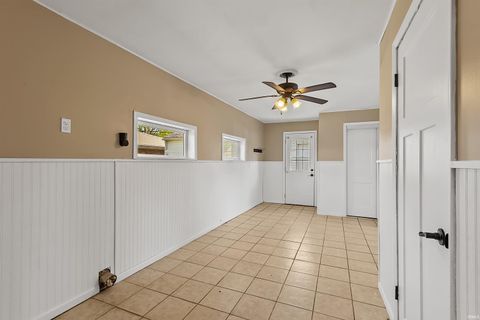 Tiny photo for 103 E Harrison Street, Delphi, IN 46923 (MLS # 202614886)