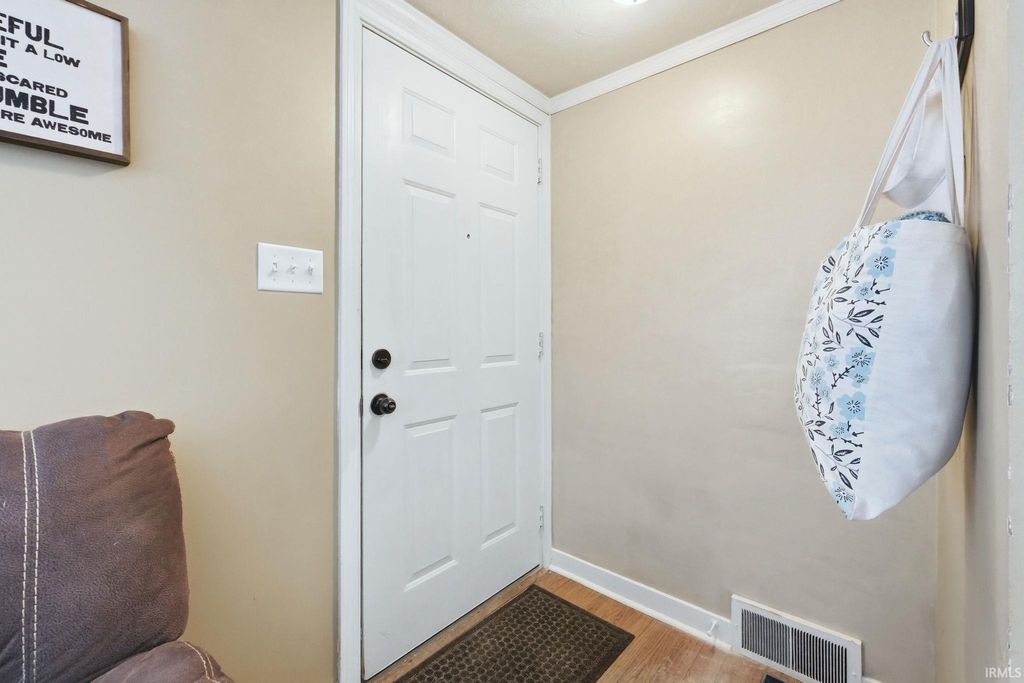 Photo of 4715 S Wayne Avenue, Fort Wayne, IN 46807 (MLS # 202610516)