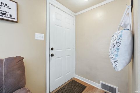 Tiny photo for 4715 S Wayne Avenue, Fort Wayne, IN 46807 (MLS # 202610516)