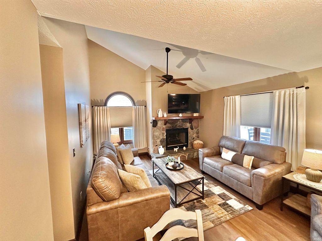 Photo of 1537 N Oakhill Drive, South Bend, IN 46637 (MLS # 202603632)