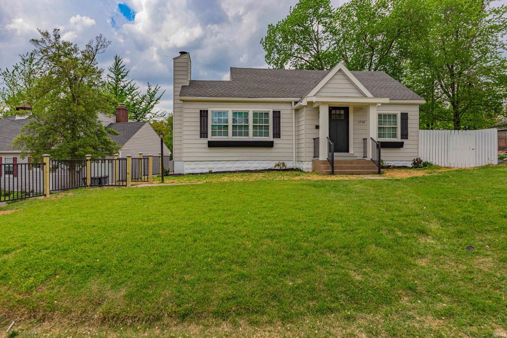 Photo of 1710 Russell Avenue, Evansville, IN 47720 (MLS # 202614208)