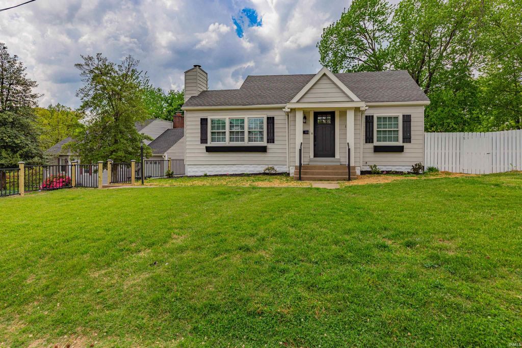 Photo of 1710 Russell Avenue, Evansville, IN 47720 (MLS # 202614208)