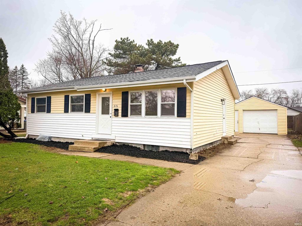 Photo of 876 Hiawatha Drive, Elkhart, IN 46517 (MLS # 202607979)