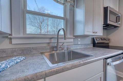 Tiny photo for 2810 N First Avenue, Evansville, IN 47710 (MLS # 202605724)