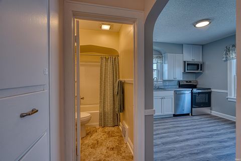 Tiny photo for 2810 N First Avenue, Evansville, IN 47710 (MLS # 202605724)