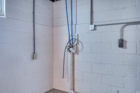 Tiny photo for 2810 N First Avenue, Evansville, IN 47710 (MLS # 202605724)