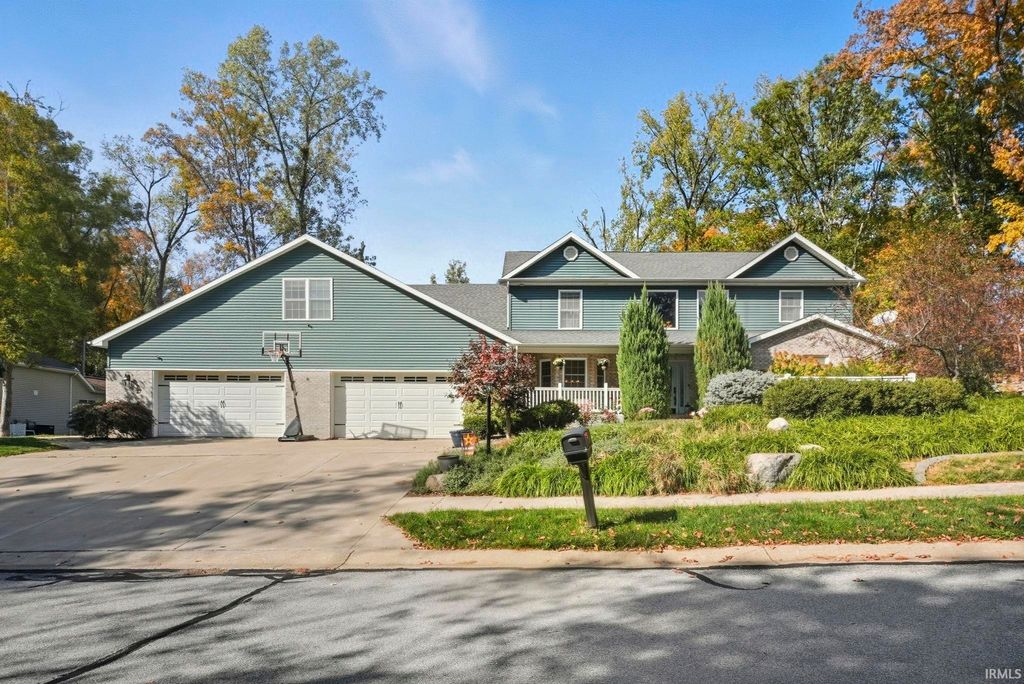 Photo of 278 S Cross Creek Way Way, Columbia City, IN 46725 (MLS # 202542033)