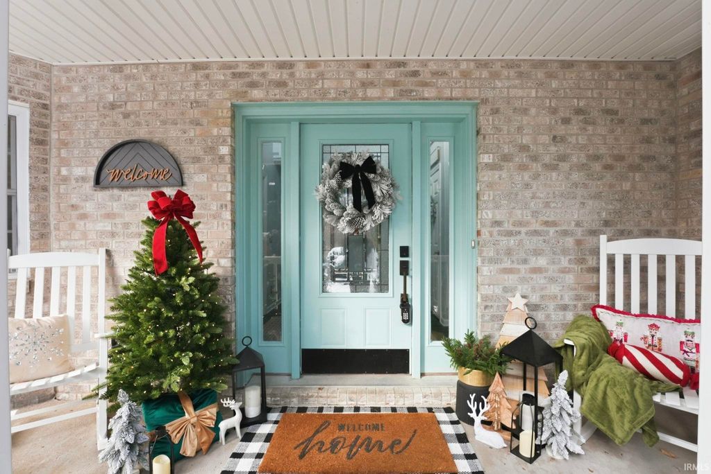 Photo of 278 S Cross Creek Way Way, Columbia City, IN 46725 (MLS # 202542033)