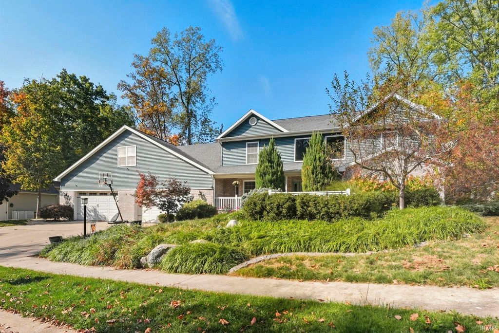 Photo of 278 S Cross Creek Way Way, Columbia City, IN 46725 (MLS # 202542033)