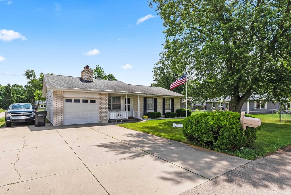 Photo of 104 N Elm Street, Milford, IN 46542 (MLS # 202623907)