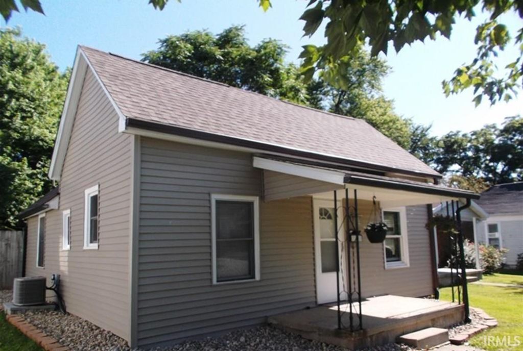 Photo of 930 W Kirkwood Avenue, Bloomington, IN 47403 (MLS # 202619536)