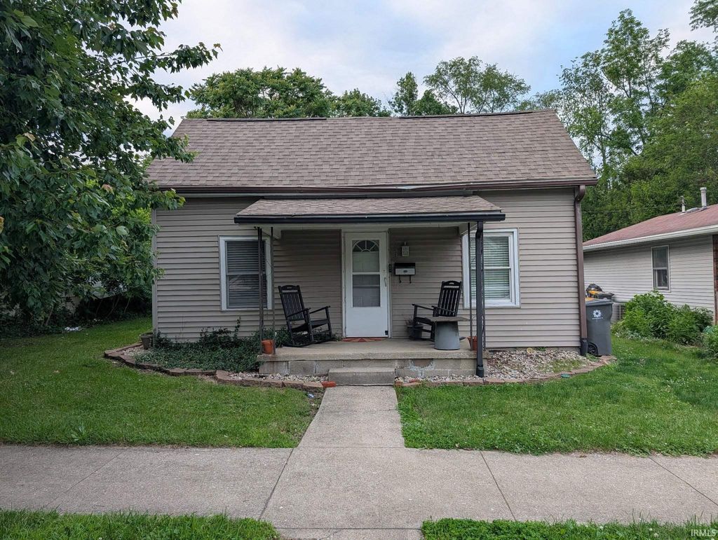 Photo of 930 W Kirkwood Avenue, Bloomington, IN 47403 (MLS # 202619536)