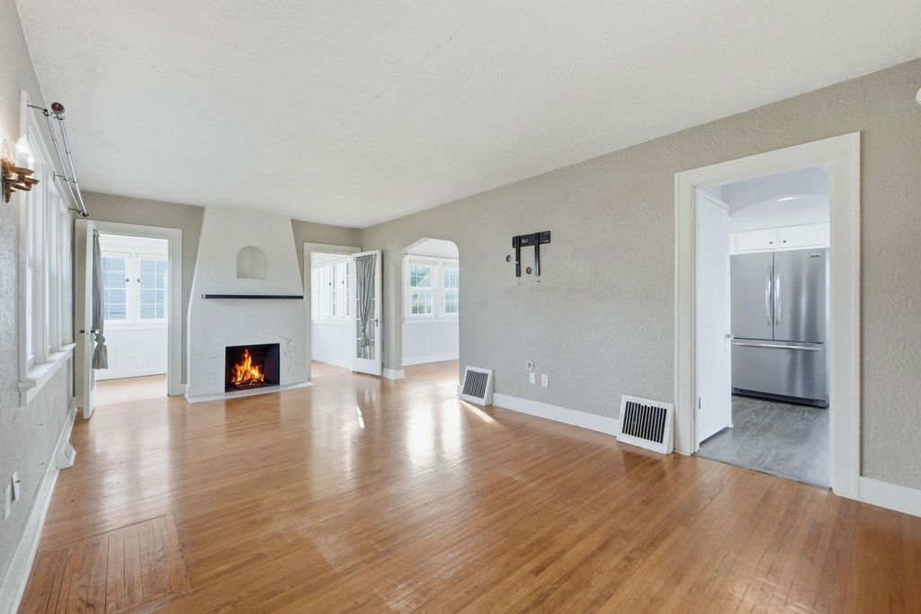 Photo of 1908 Kenwood Avenue, Fort Wayne, IN 46805 (MLS # 202610286)