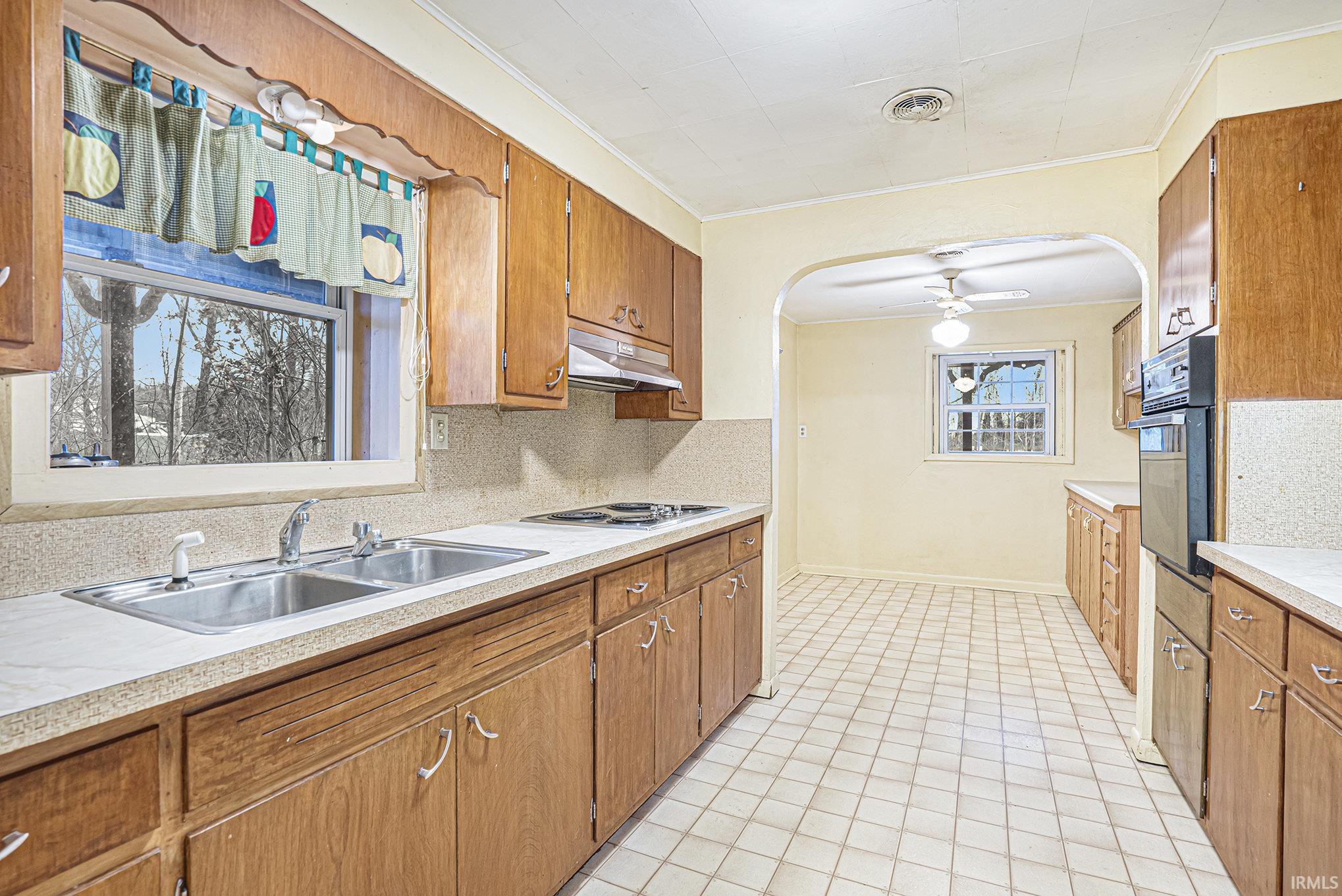 South Bend, Indiana 46614, United States, 3 Bedrooms Bedrooms, ,2 BathroomsBathrooms,Residential,Pending,249313