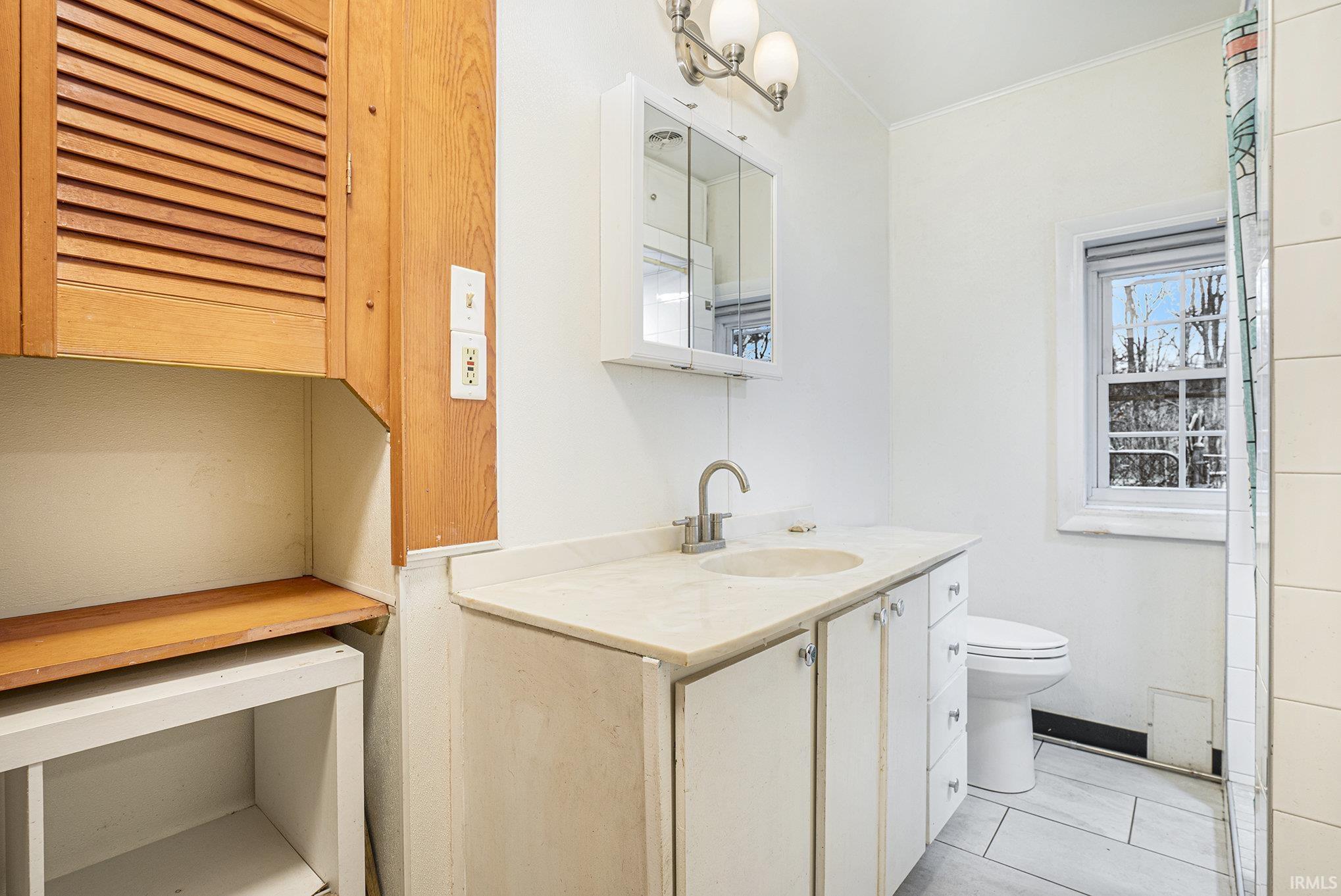 South Bend, Indiana 46614, United States, 3 Bedrooms Bedrooms, ,2 BathroomsBathrooms,Residential,Pending,249313