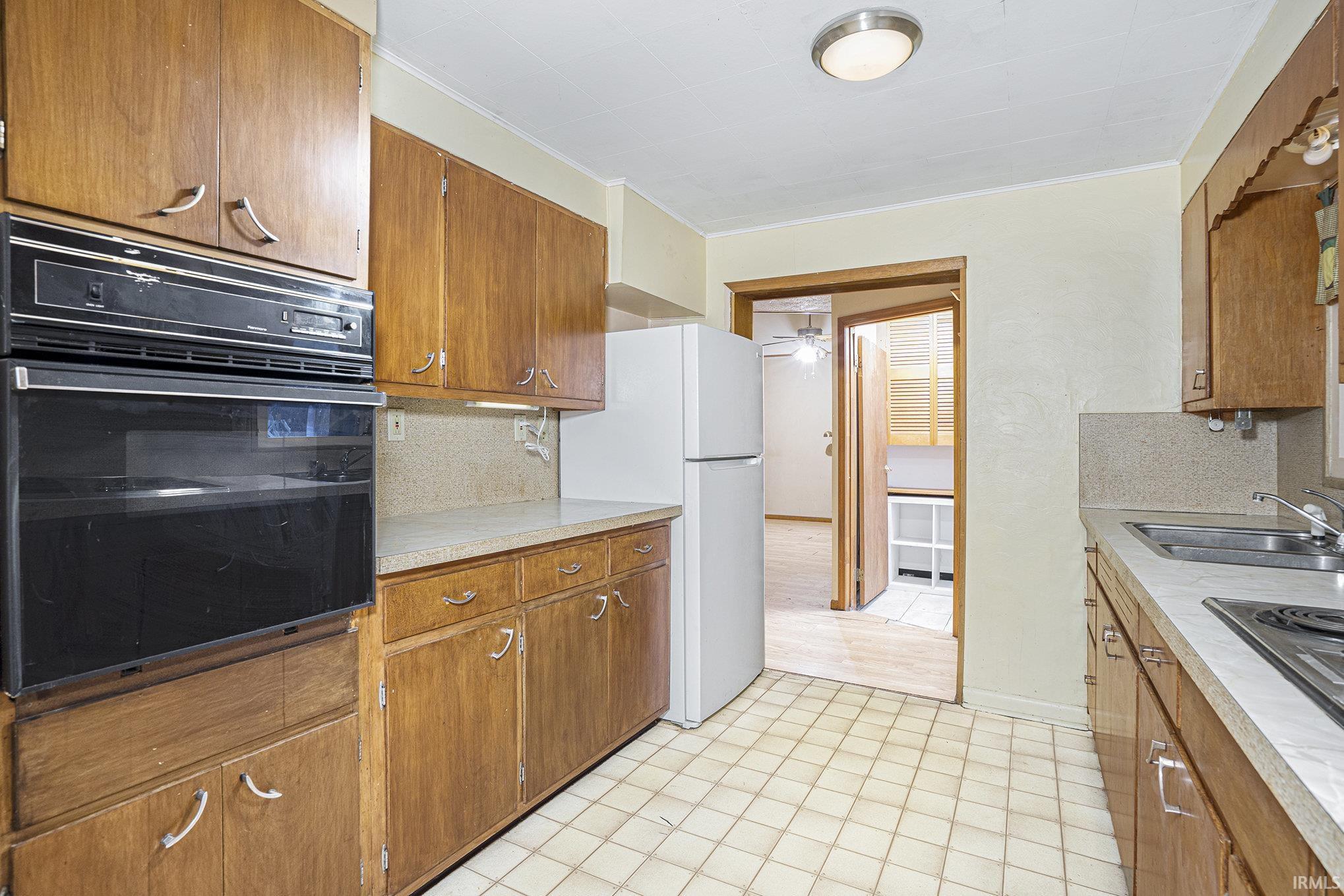 South Bend, Indiana 46614, United States, 3 Bedrooms Bedrooms, ,2 BathroomsBathrooms,Residential,Pending,249313