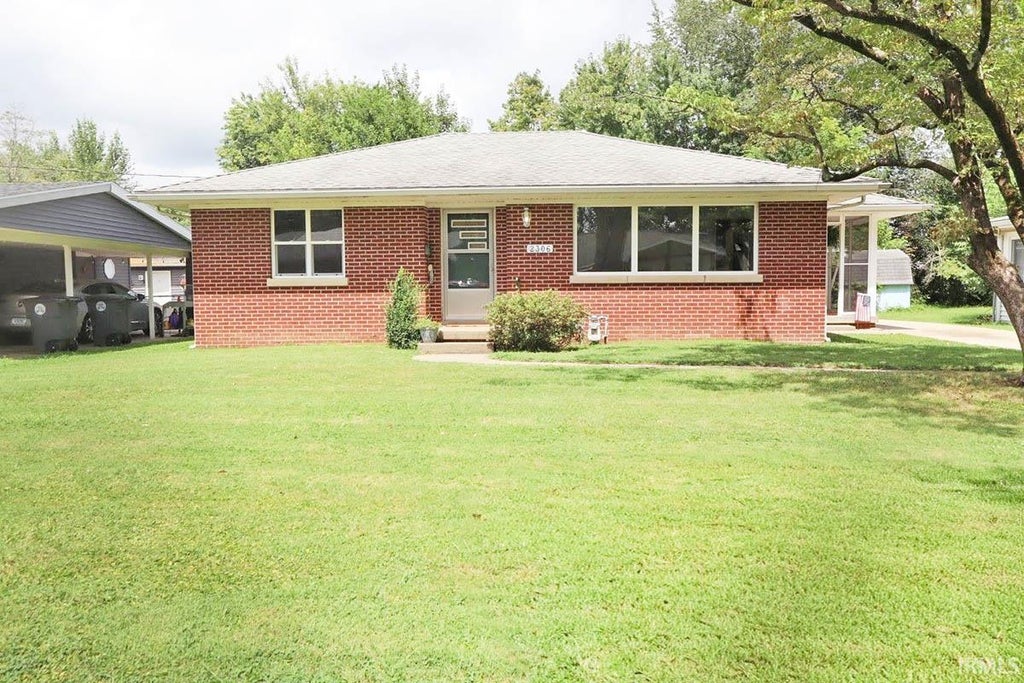 Photo of 2306 E Florida Street, Evansville, IN 47711 (MLS # 202633660)