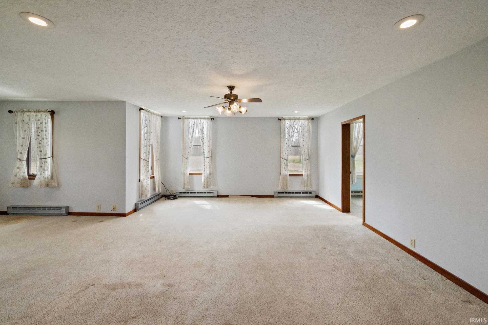 Rossville, Indiana 46065, United States, 3 Bedrooms Bedrooms, ,1 BathroomBathrooms,Residential,Pending,114119