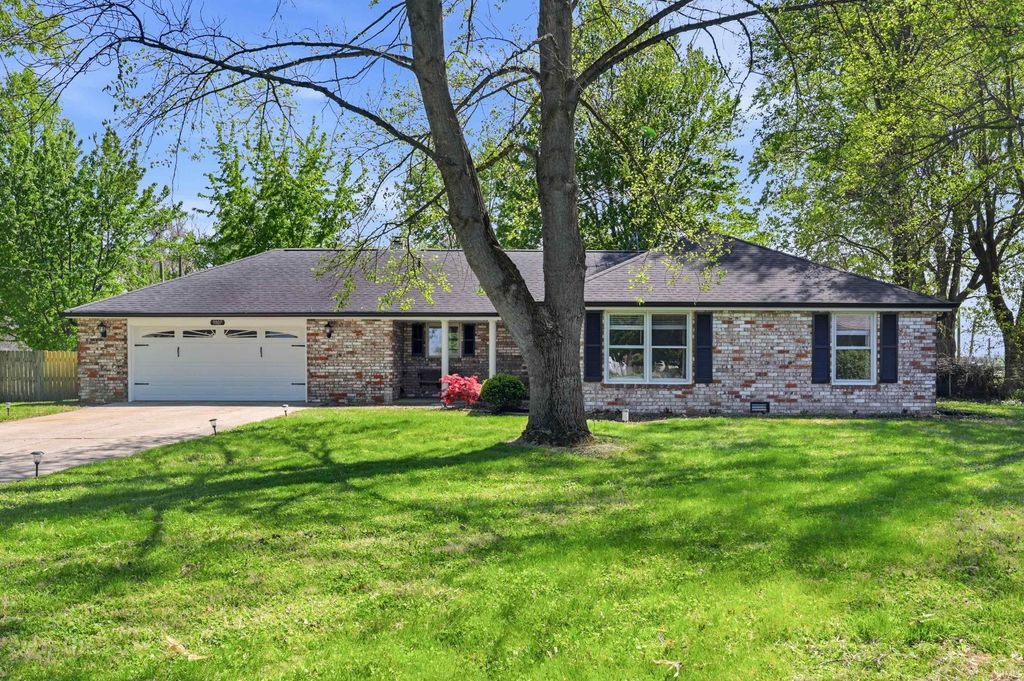 Photo of 9007 Surrey Drive, Pendleton, IN 46064 (MLS # 202617439)