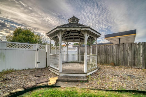 Tiny photo for 805 Main Street, Mount Vernon, IN 47620 (MLS # 202644873)