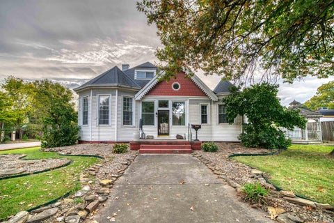 Tiny photo for 805 Main Street, Mount Vernon, IN 47620 (MLS # 202644873)