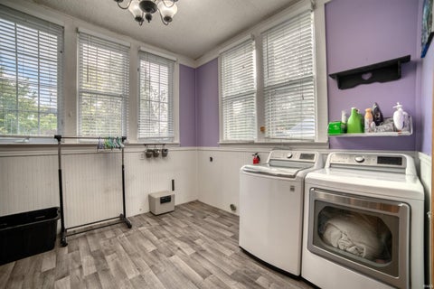 Tiny photo for 805 Main Street, Mount Vernon, IN 47620 (MLS # 202644873)