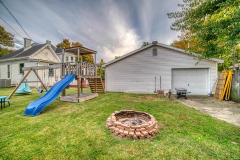 Tiny photo for 805 Main Street, Mount Vernon, IN 47620 (MLS # 202644873)