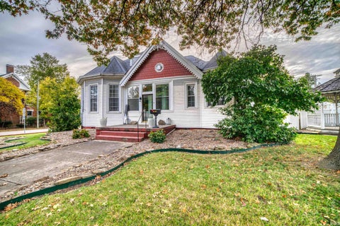 Tiny photo for 805 Main Street, Mount Vernon, IN 47620 (MLS # 202644873)
