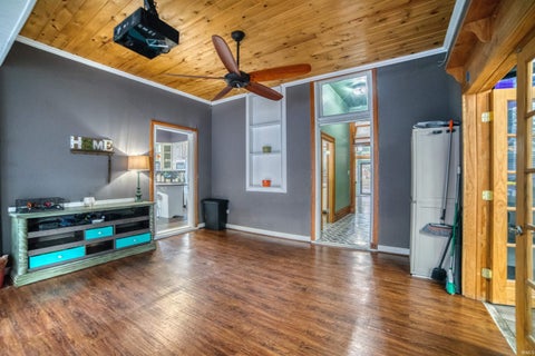 Tiny photo for 805 Main Street, Mount Vernon, IN 47620 (MLS # 202644873)
