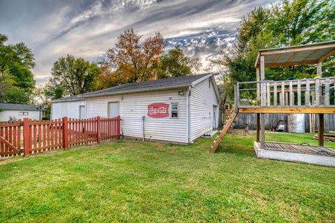 Tiny photo for 805 Main Street, Mount Vernon, IN 47620 (MLS # 202644873)