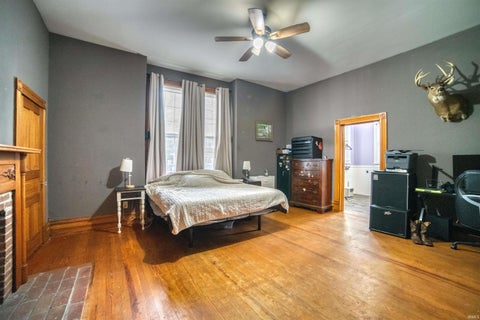 Tiny photo for 805 Main Street, Mount Vernon, IN 47620 (MLS # 202644873)