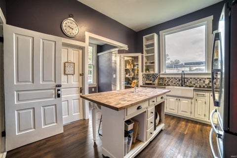 Tiny photo for 805 Main Street, Mount Vernon, IN 47620 (MLS # 202644873)