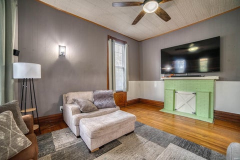 Tiny photo for 805 Main Street, Mount Vernon, IN 47620 (MLS # 202644873)