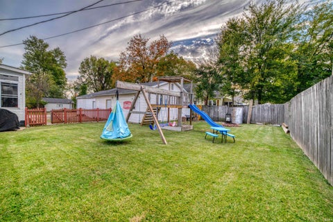 Tiny photo for 805 Main Street, Mount Vernon, IN 47620 (MLS # 202644873)