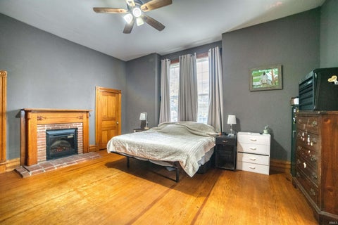 Tiny photo for 805 Main Street, Mount Vernon, IN 47620 (MLS # 202644873)