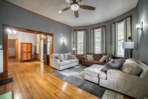 Tiny photo for 805 Main Street, Mount Vernon, IN 47620 (MLS # 202644873)