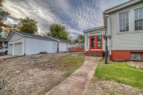 Tiny photo for 805 Main Street, Mount Vernon, IN 47620 (MLS # 202644873)