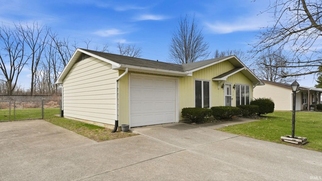 Photo of 4716 Liggett Drive, Fort Wayne, IN 46809 (MLS # 202608461)