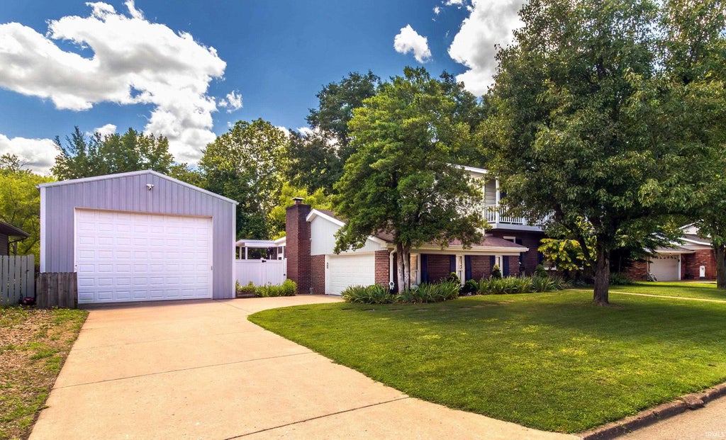 Photo of 406 Holly Hill Drive, Evansville, IN 47710 (MLS # 202625270)