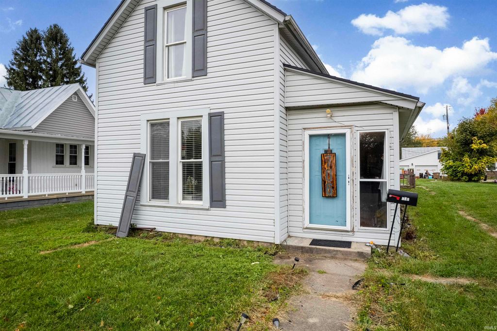 Photo of 706 W Washington Street, Winchester, IN 47394 (MLS # 202543494)