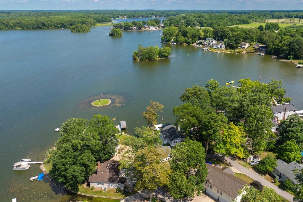 Photo of 877 Harbor Court, Rome City, IN 46784 (MLS # 202618102)