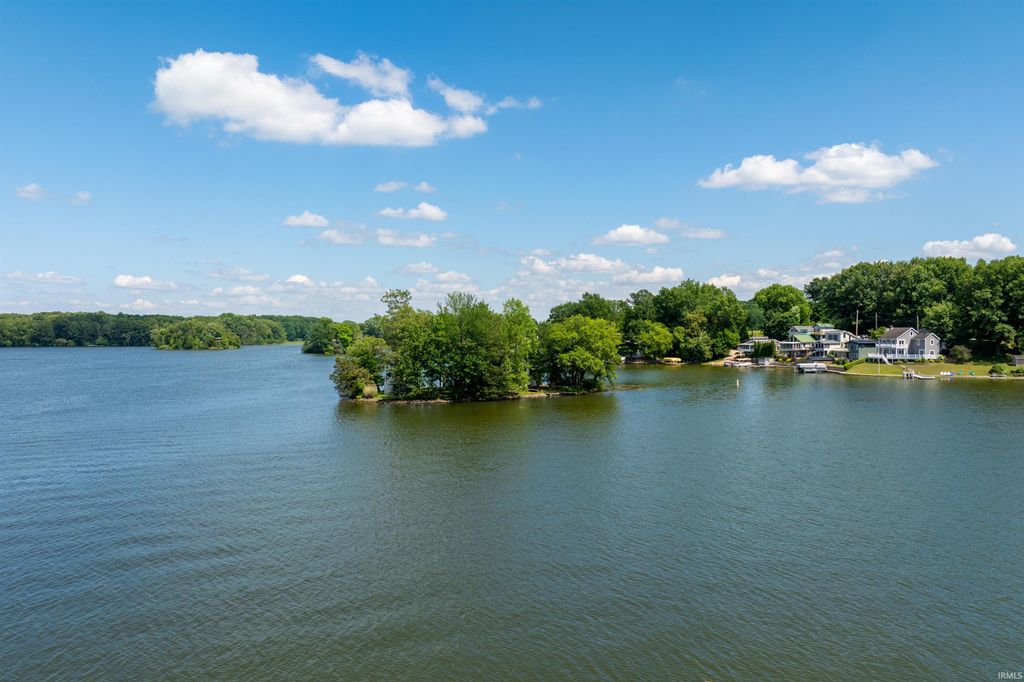 Photo of 877 Harbor Court, Rome City, IN 46784 (MLS # 202618102)