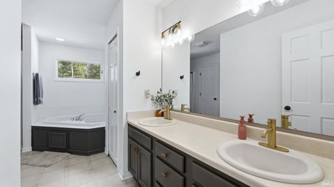 Tiny photo for 3328 Cilantro Cove, Fort Wayne, IN 46818 (MLS # 202614392)