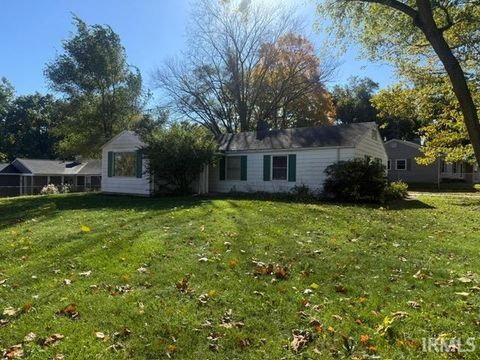 Photo of 1708 Altgeld Street, South Bend, IN 46614 (MLS # 202548766)